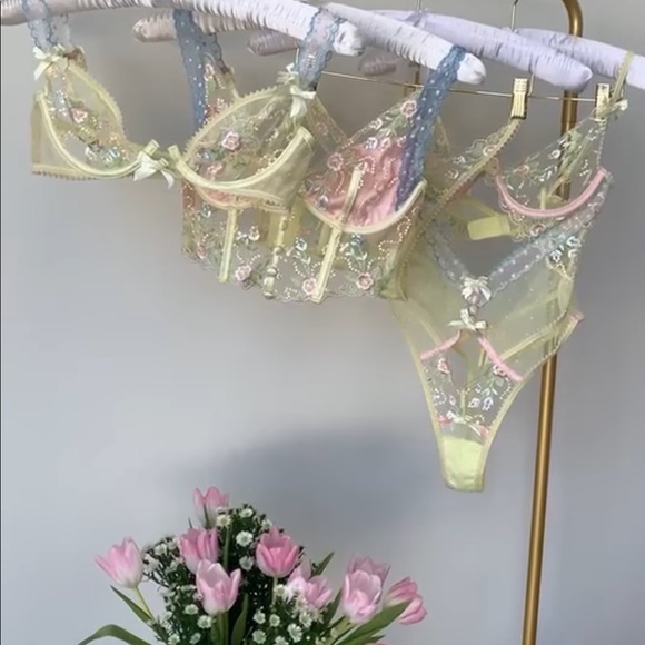 🍋 Sunny Teddy. For Love and Lemons - Picture 2 of 10